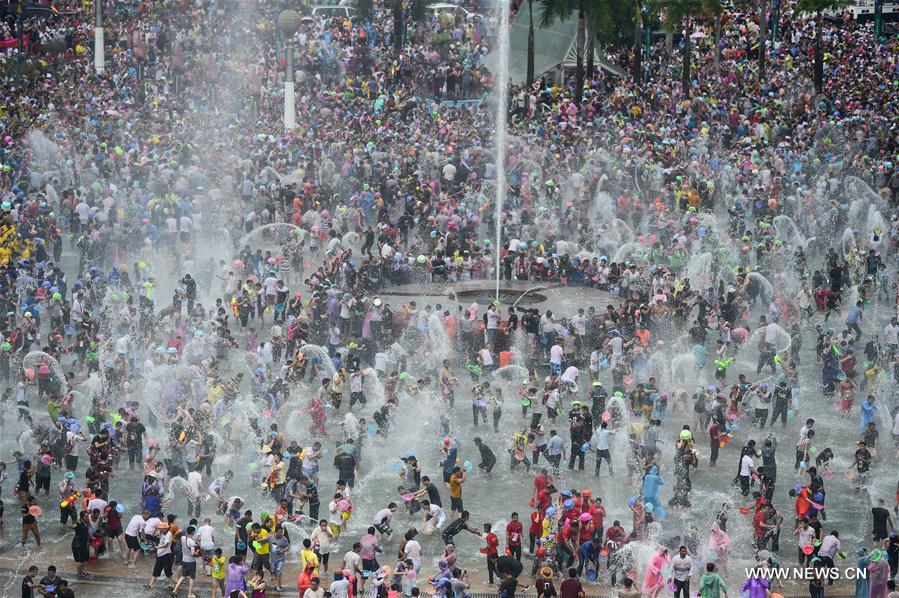 CHINA-YUNNAN-XISHUANGBANNA-WATER SPRINKLING FESTIVAL (CN)