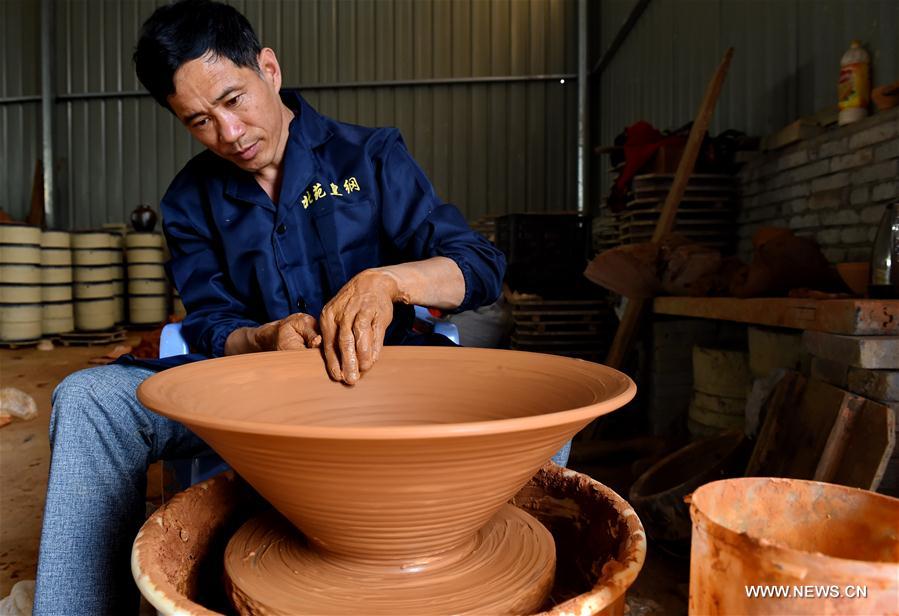 CHINA-FUJIAN-JIANZHAN PORCELAIN-MAKING (CN)