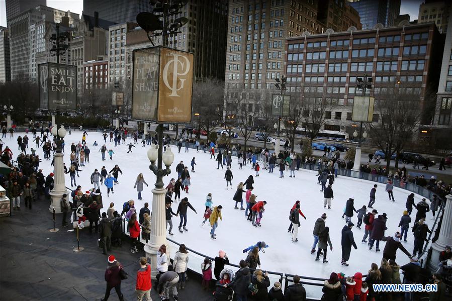 Outdoor Ice Rink Opens To Public In Chicago S Millennium Park Xinhua English News Cn