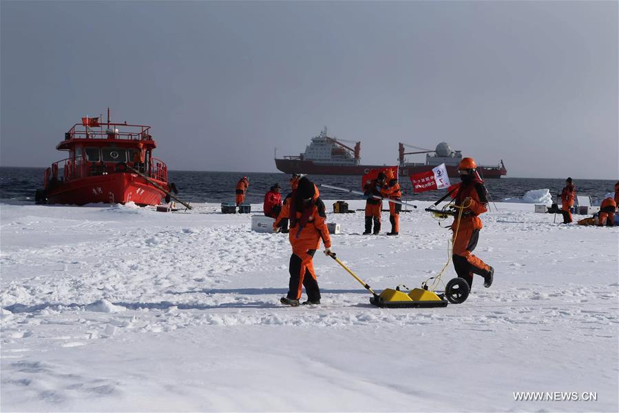 The research team of China's seventh expedition set up its first ice station and began working on Thursday.