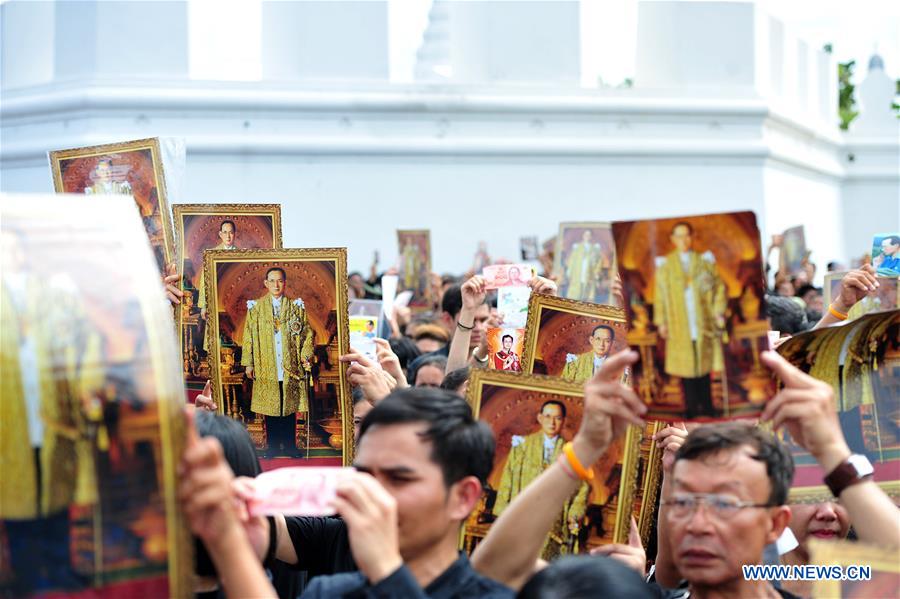 THAILAND-BANGKOK-ROYAL ANTHEM SINGING-LATE KING