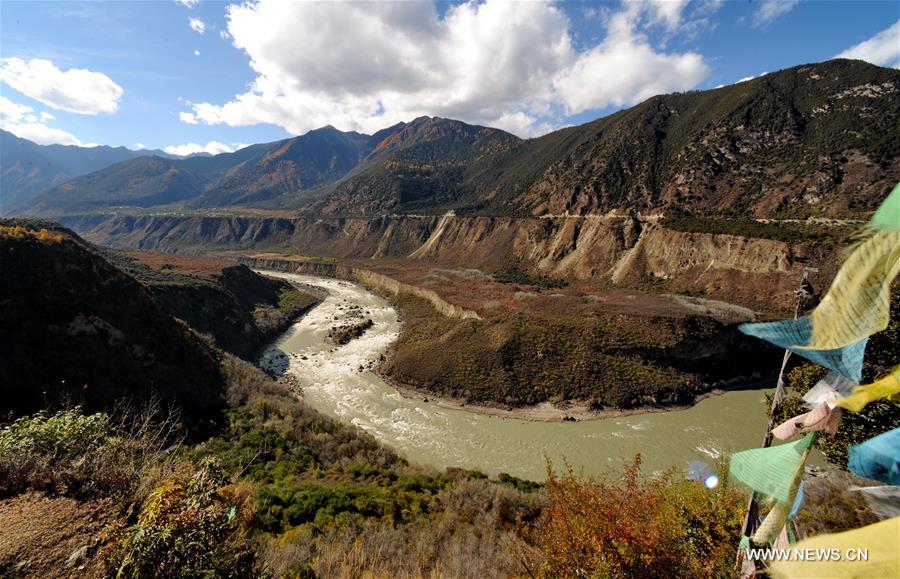 Photo taken on Nov. 3, 2016 shows the Yarlung Zangbo River in Nyingchi City, southwest China's Tibet Autonomous Region. 