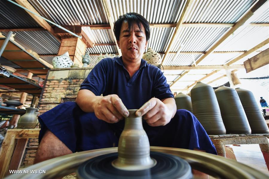 THAILAND-BANGKOK-SANGKHALOK CEREMIC WARES