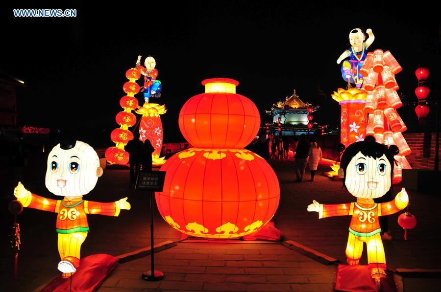 CHINA-XI'AN-CITY WALL-LANTERN FAIR (CN)