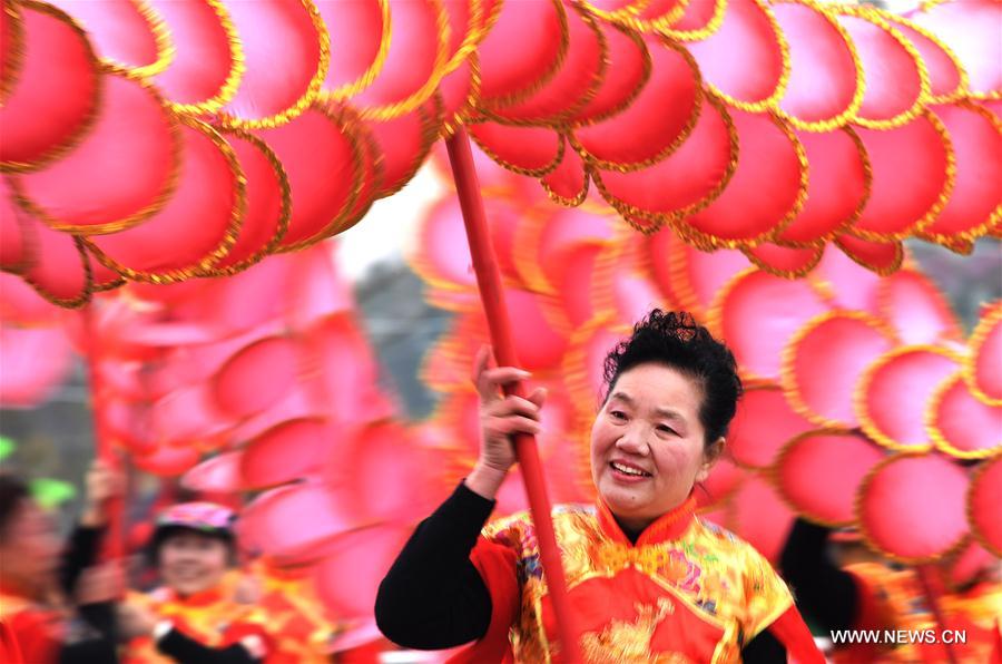 Participants perform dragon dance during a contest in Wuhan, capital of central China's Hubei Province, Jan. 31, 2017. 