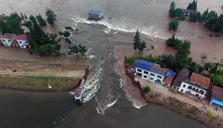 Dike breach forces residents to evacuate in central China