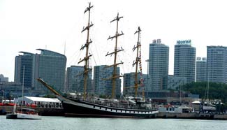 Russia's star sailing vessel arrives in Qingdao