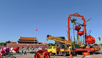 Main flower terrace on Tian'anmen Square begins installation