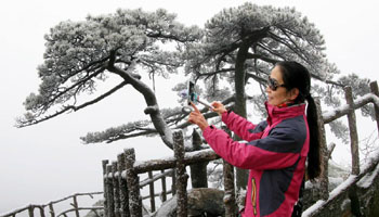 Snowy scenery of Huangshan Mountain in E China