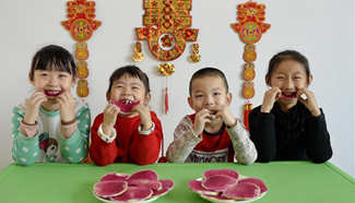 Chinese eat radishes to celebrate Lichun