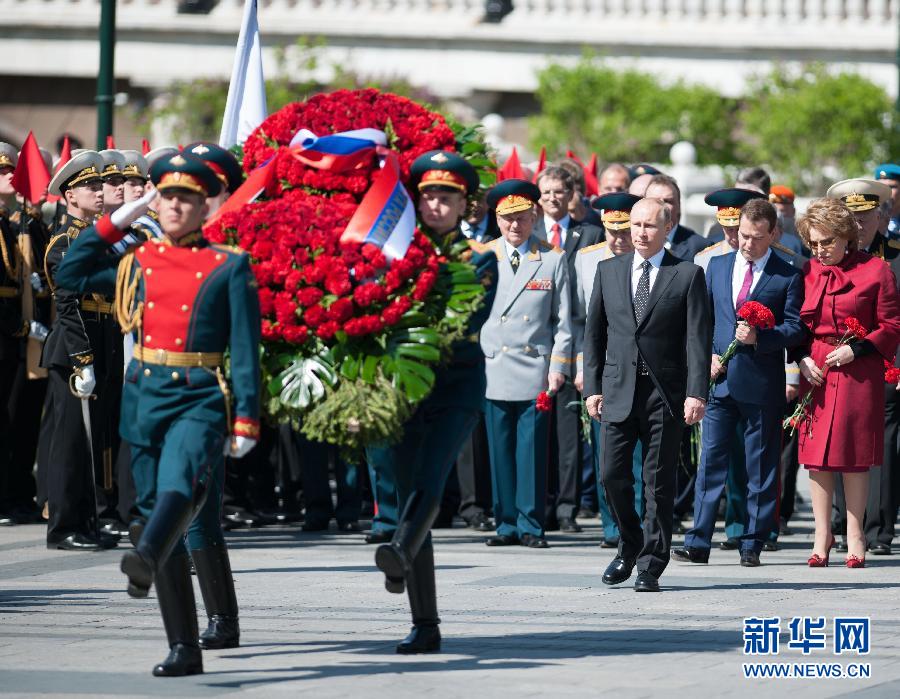 （國際）（1）普京向無名烈士墓獻花圈紀念衛國戰爭勝利
