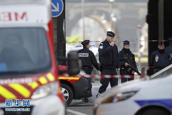 （外代一線）（4）一男子在盧浮宮持刀行兇　法國政府稱此事具恐襲特徵
