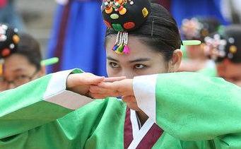 韓國女孩著傳統服飾參加成人禮（高清）