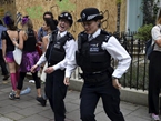 英國諾丁山狂歡節開幕 警員街頭熱舞引圍觀【高清組圖】