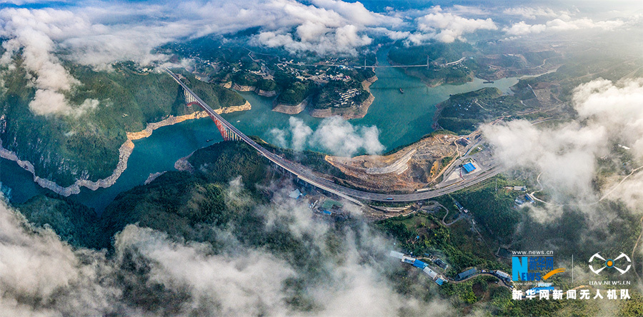 沿着高速看中国：壮丽！三峡云海里的沪渝高速美景