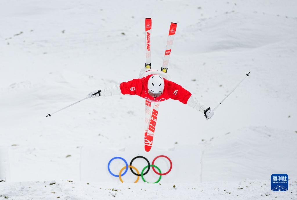 自由式滑雪女子雪上技巧决赛赛况_北京2022年冬奥会_新华网