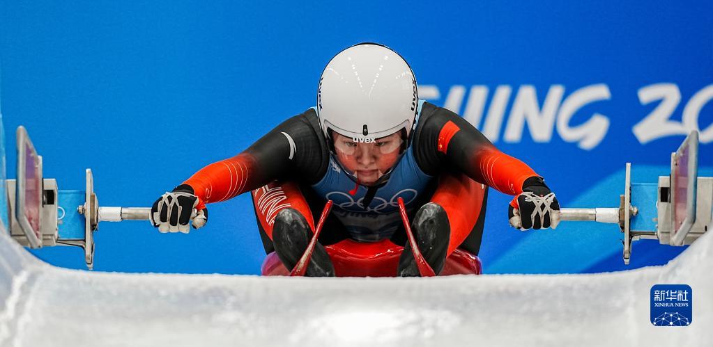 当日,北京2022年冬奥会女子单人雪橇比赛在国家雪车雪橇中心举行.