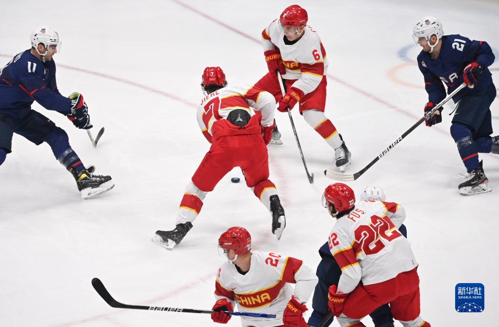 冰球男子小组赛:中国队对阵美国队_北京2022年冬奥会_新华网