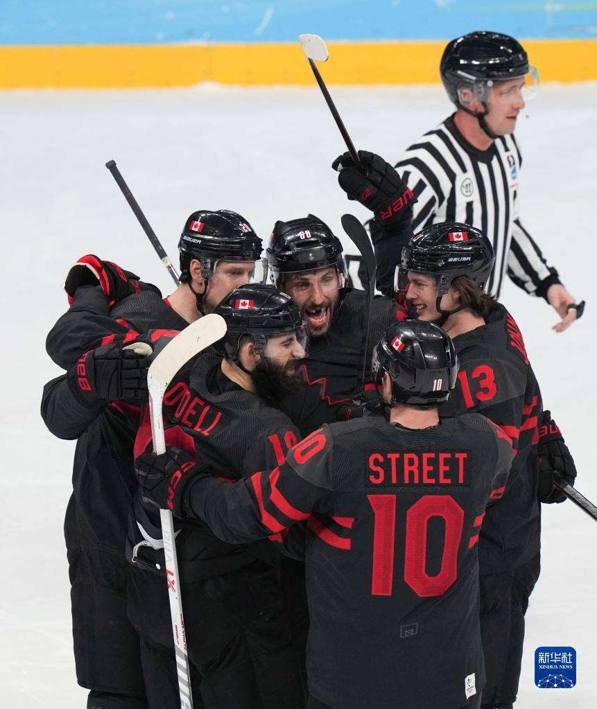 冰球男子小组赛加拿大队战胜德国队