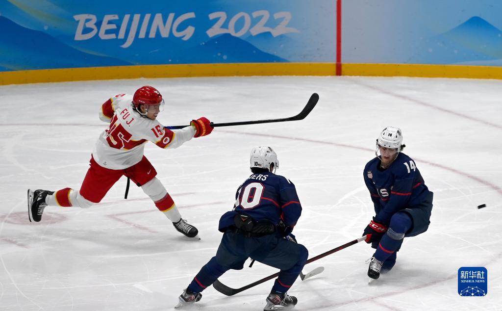 冰球男子小组赛中国队不敌美国队
