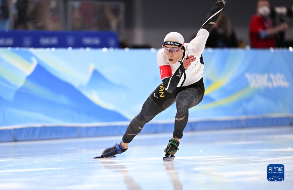 当日,北京2022年冬奥会速度滑冰男子500米决赛在国家速滑馆"冰丝带"