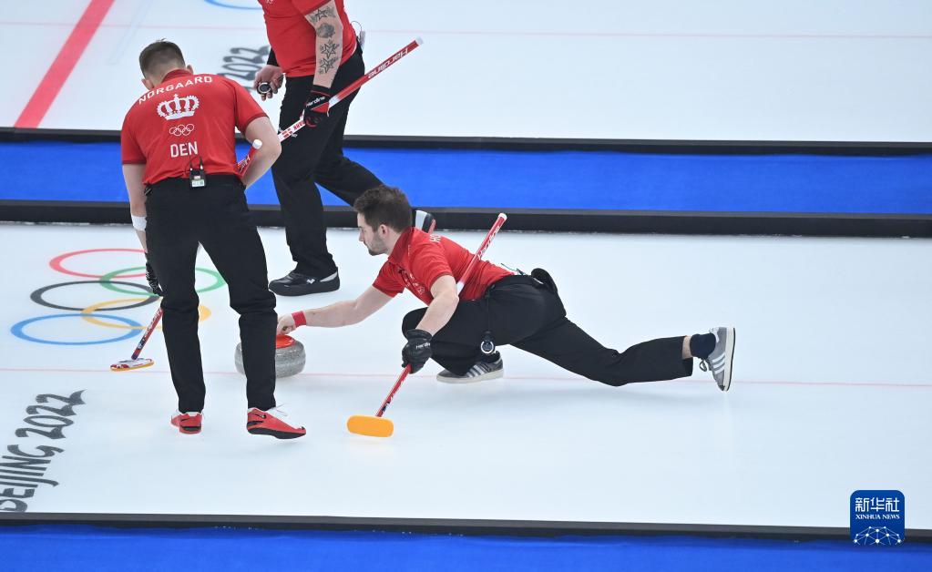 冰壶男子循环赛:瑞士队胜丹麦队_北京2022年冬奥会_新华网