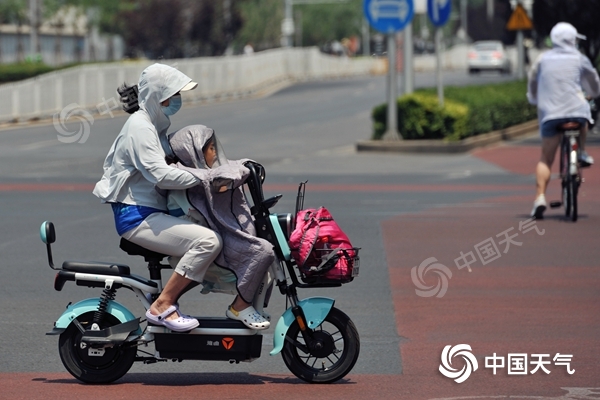 江南华南多地暴雨如注京津冀鲁等地或再挑战40℃