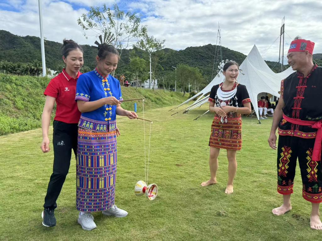 The Chinese family is so close to its neighbors around the world – athletes from Beijing and Qiongzhou do cultural exchange activities – Xinhuanet