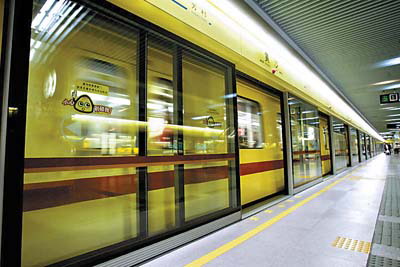 广州地铁1号线加装屏蔽门工程施工经验