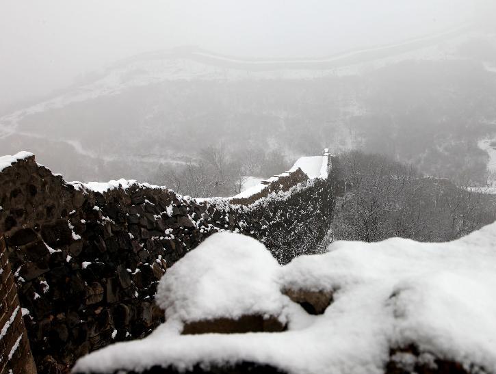 春雪落长城