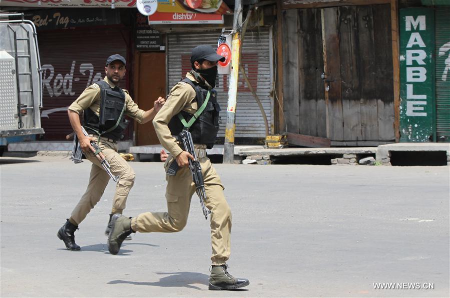 KASHMIR-SRINAGAR-GUNFIGHT