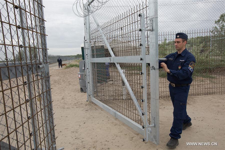 HUNGARY-ROSZKE-HUNGARIAN-SERBIAN BORDER-SECOND FENCE