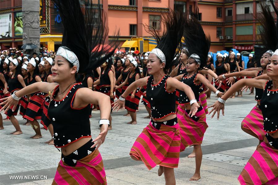 CHINA-YUNNAN-WA ETHNIC GROUP-CARNIVAL (CN)