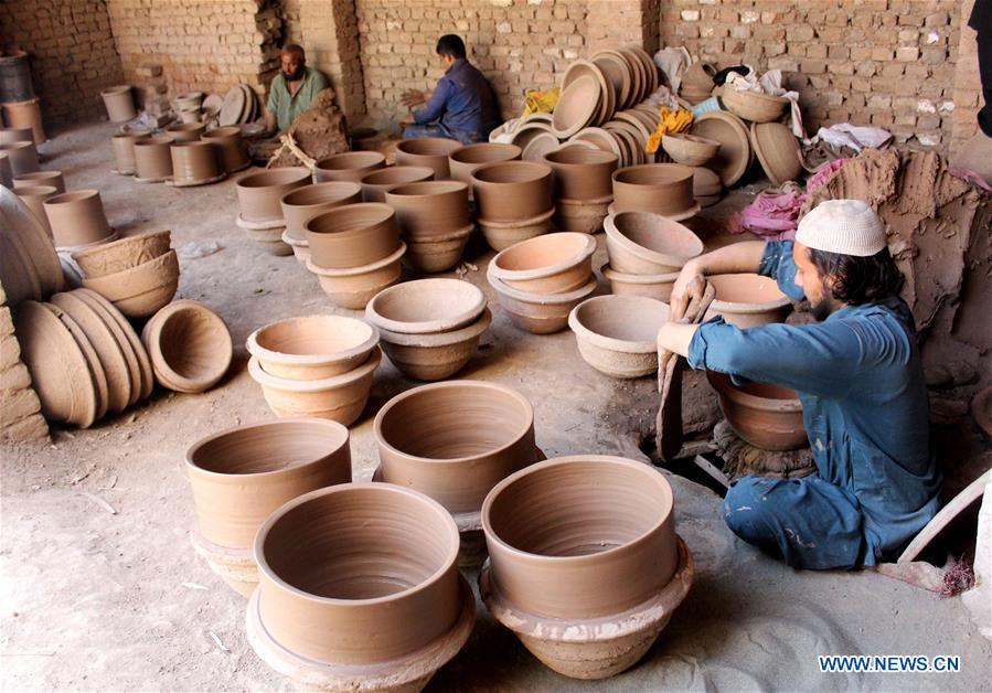 PAKISTAN-PESHAWAR-POTTERY