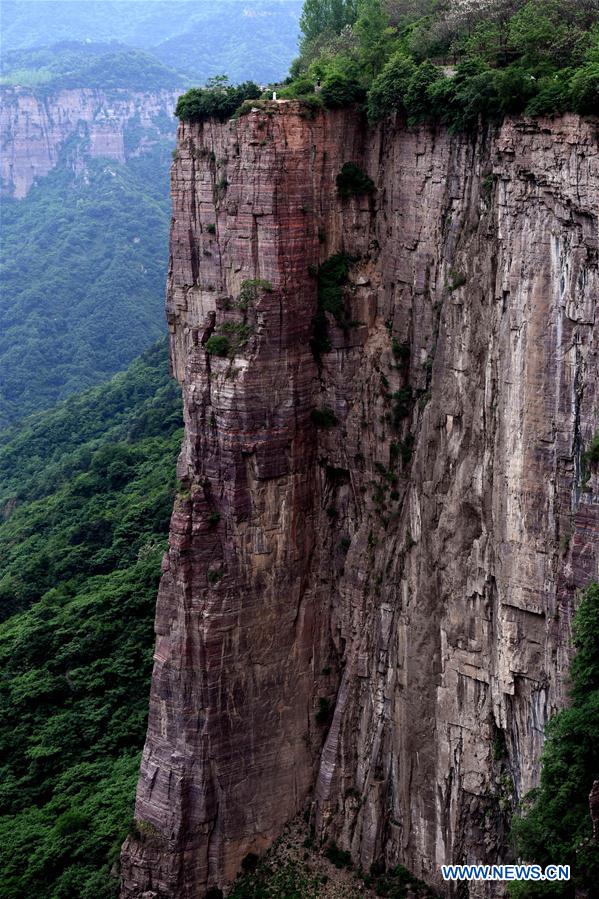 CHINA-HENAN-GUOLIANG VILLAGE-CLIFFS (CN)