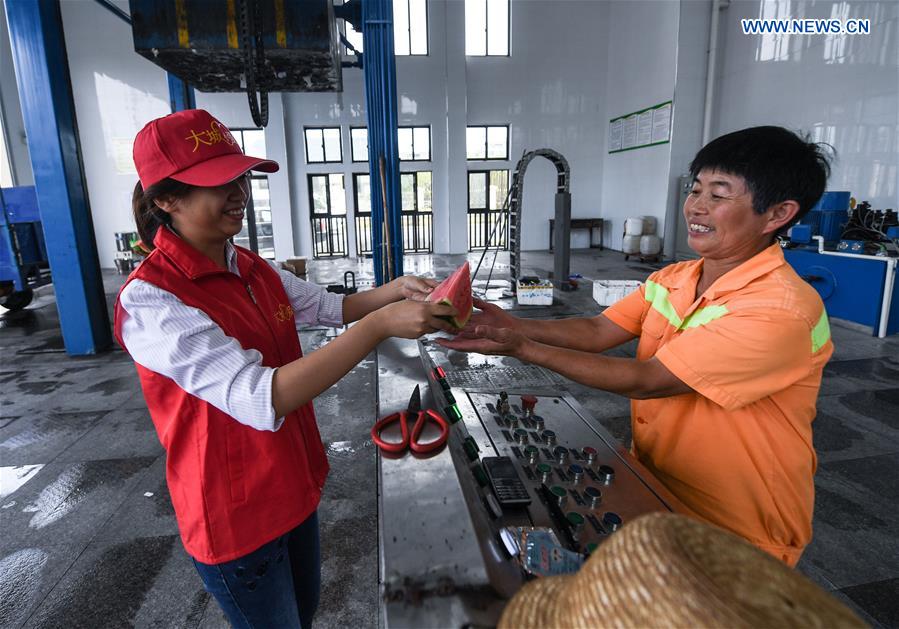 CHINA-ZHEJIANG-SWELTERING HEAT-WORKERS (CN)