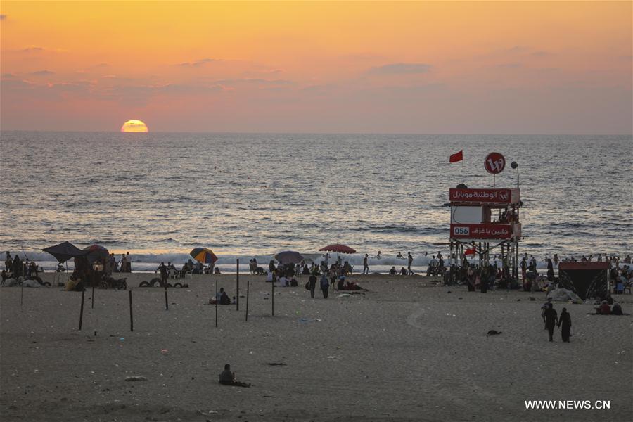 MIDEAST-GAZA-BEACH-DAILY LIFE