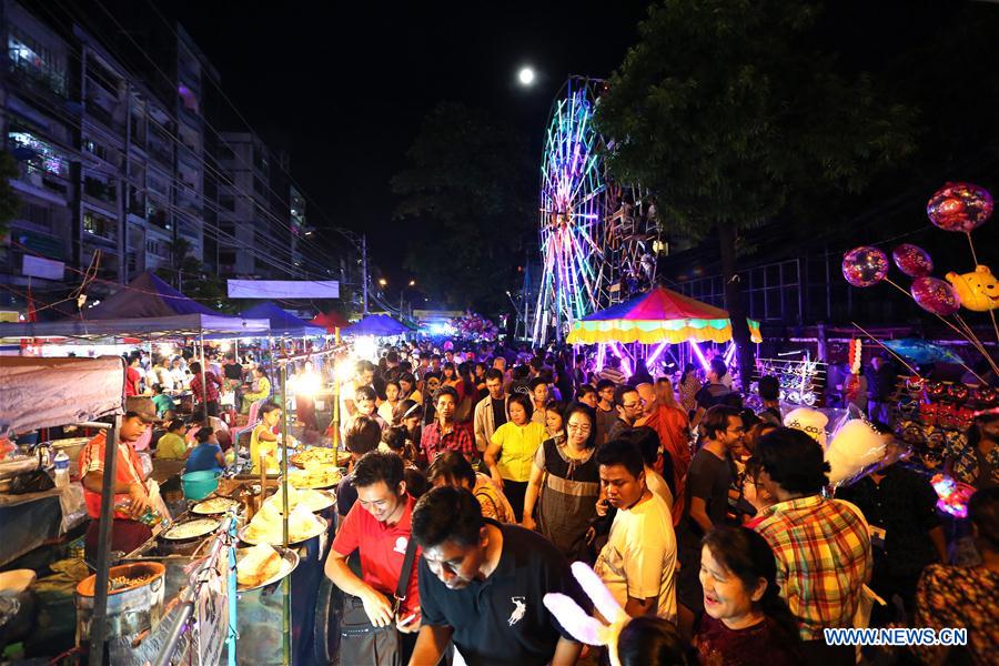 MYANMAR-YANGON-THADINGYUT FESTIVAL-CELEBRATION