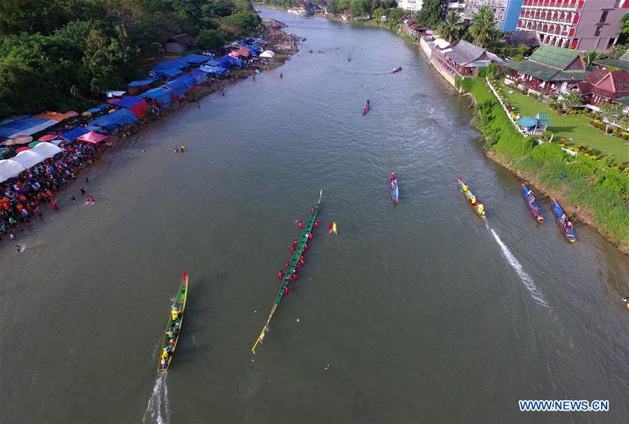 LAOS-VANG VIENG-WAN OK PHANSA FESTIVAL