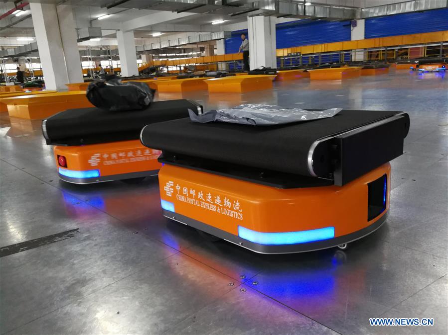 CHINA-WUHAN-ROBOT-DELIVERY (CN)