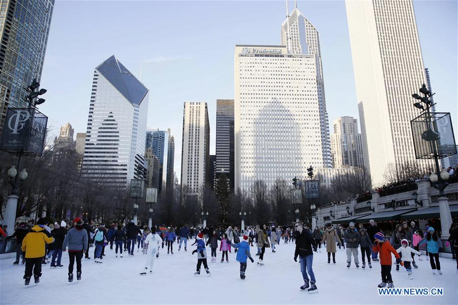 Outdoor Ice Rink Opens To Public In Chicago S Millennium Park Xinhua English News Cn