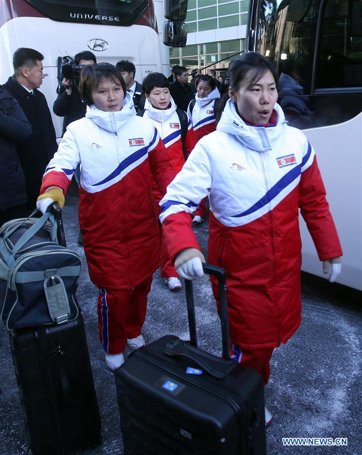 (SP)SOUTH KOREA-DPRK-WOMEN'S ICE HOCKEY TEAM-ARRIVAL 