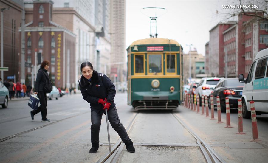 CHINA-LIAONING-DALIAN-TRANSPORT-WOMEN TRAM CREW (CN)