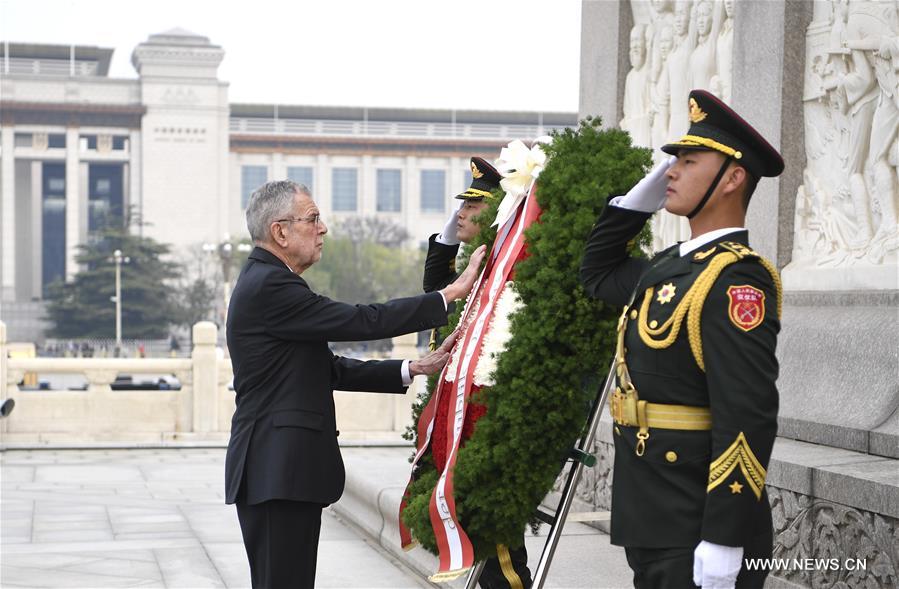 CHINA-BEIJING-AUSTRIAN PRESIDENT-MONUMENT-TRIBUTE (CN)