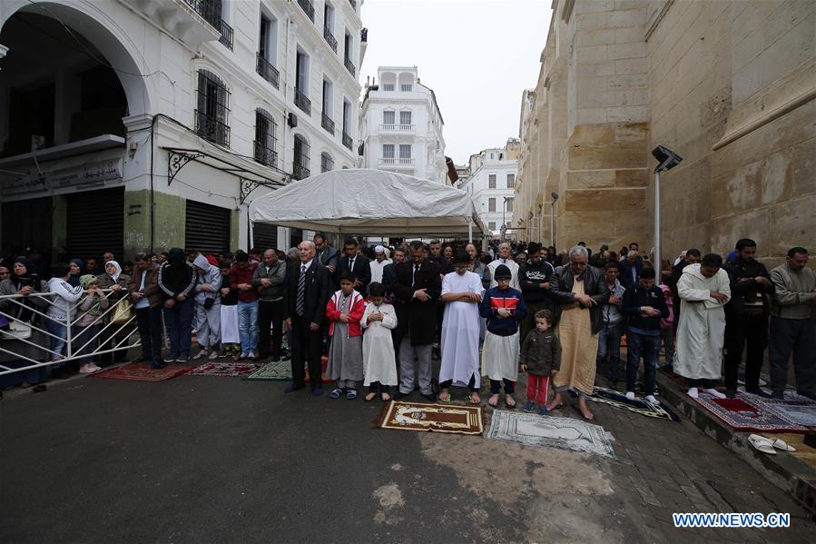 ALGERIA-ALGIERS-PLANE CRASH-MOURNING