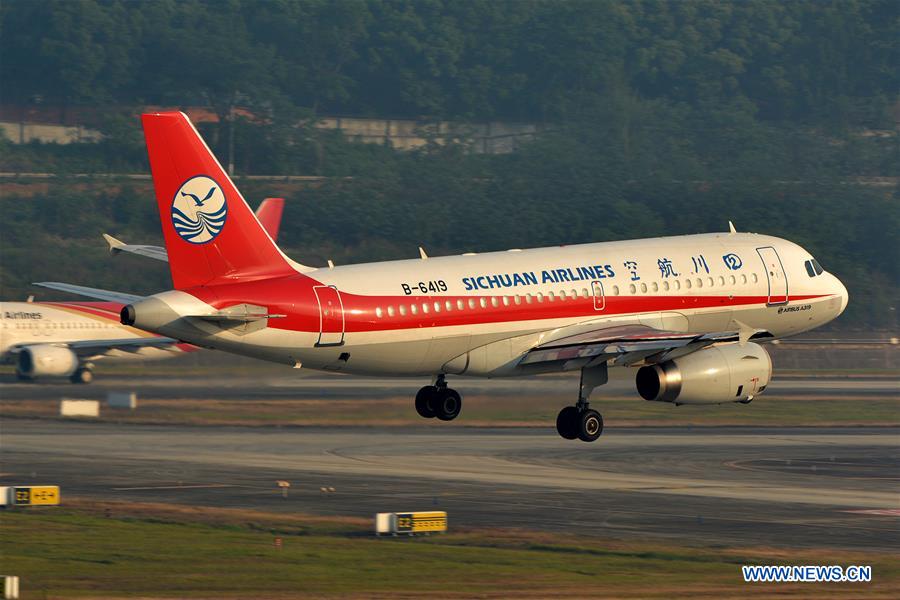 #CHINA-CHENGDU-PLANE-EMERGENCY LANDING (CN)