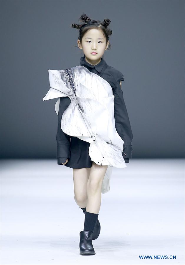 CHINA-BEIJING-GRADUATE FASHION WEEK (CN)