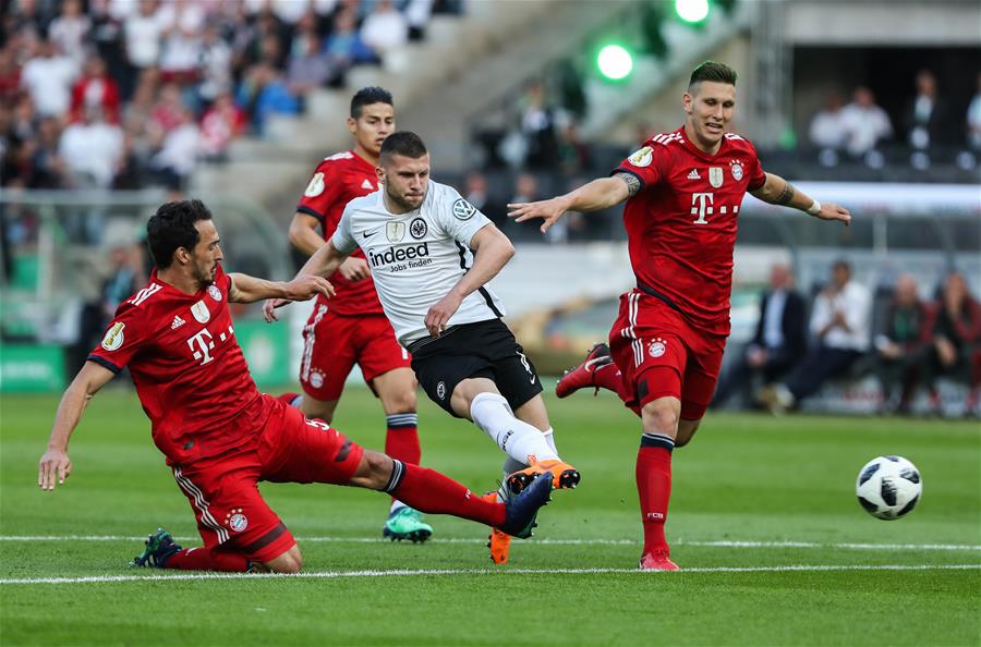 (SP)GERMANY-BERLIN-SOCCER-GERMAN CUP-BAYERN MUNICH VS FRANKFURT