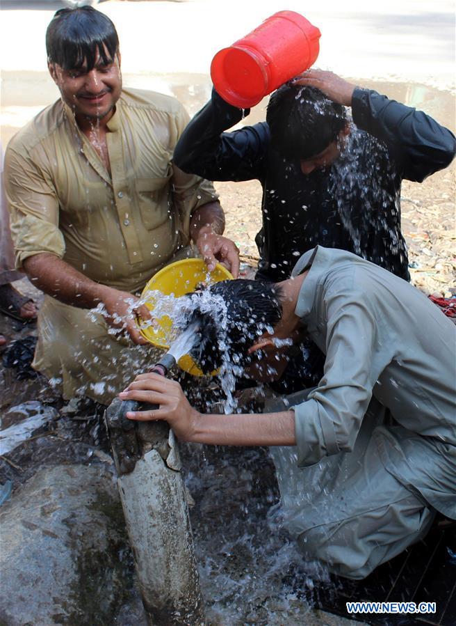 PAKISTAN-PESHAWAR-HEATWAVE