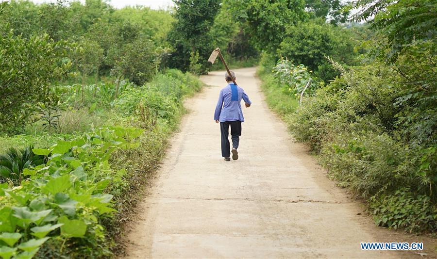 CHINA-JIANGXI-XINYU-FATHER-DISABLED DAUGHTER-STORY (CN)